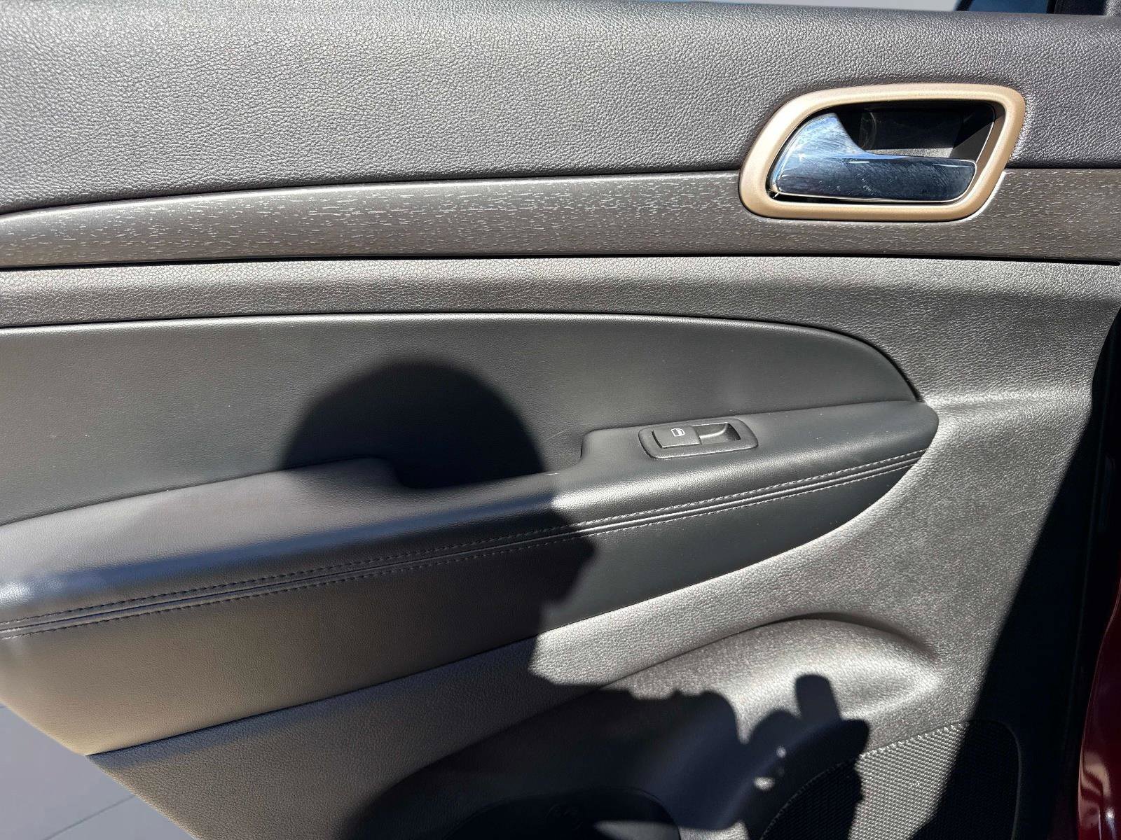 Used 2016 Jeep Grand Cherokee Laredo w/ Quick Order Package 23E image 12