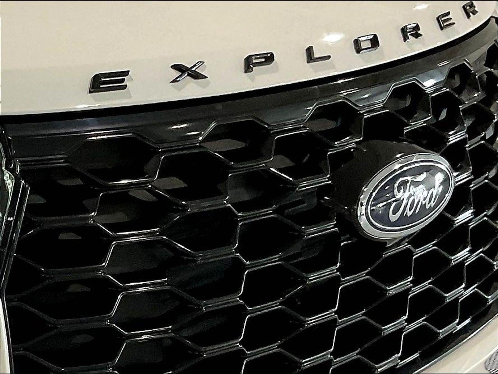 Used 2025 Ford Explorer ST-Line AWD/4WD image 32
