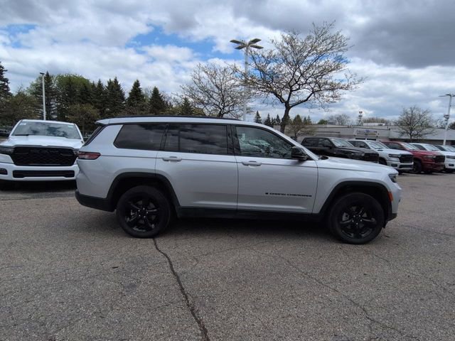 Used 2024 Jeep Grand Cherokee L Altitude AWD/4WD image 2
