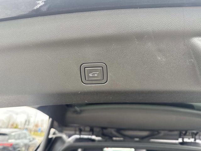 Used 2024 Chevrolet Suburban LT image 7