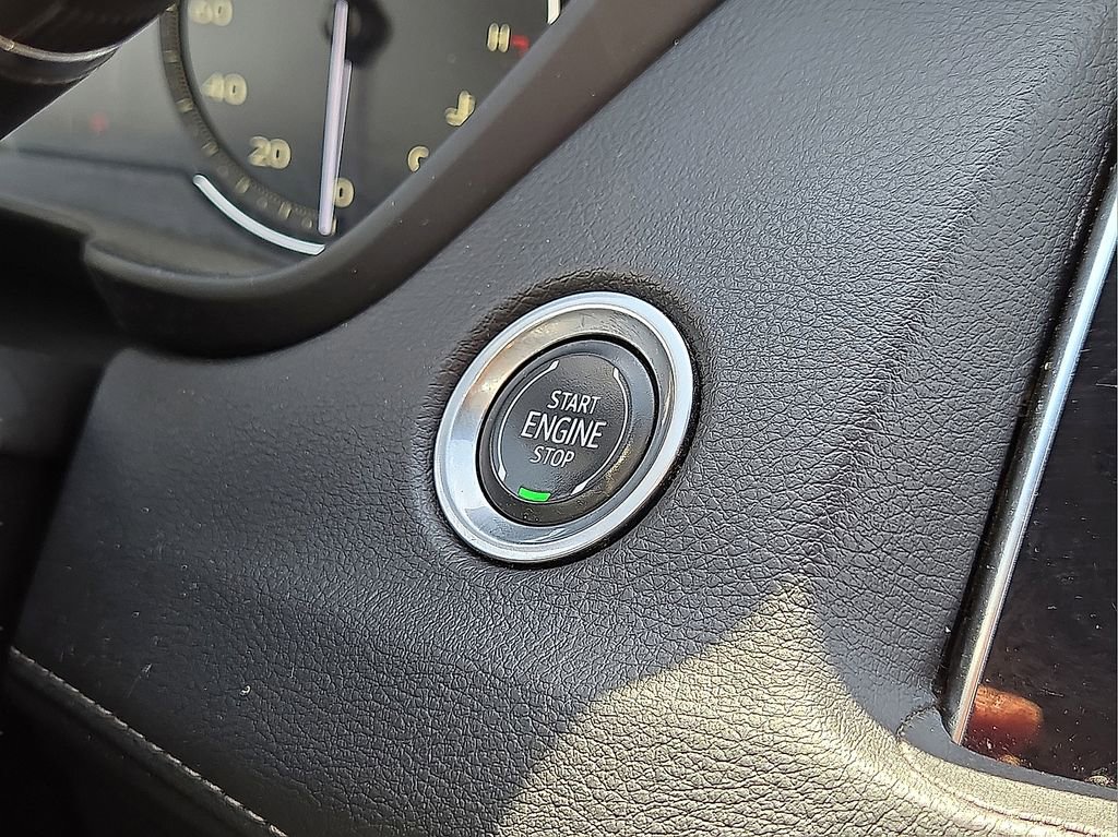 Used 2023 Cadillac XT4 Premium Luxury FWD image 31