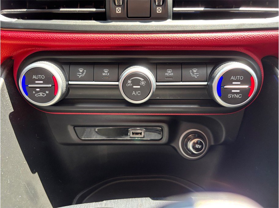 Used 2021 Alfa Romeo Giulia Sprint w/ Sun & Sound Package RWD image 30