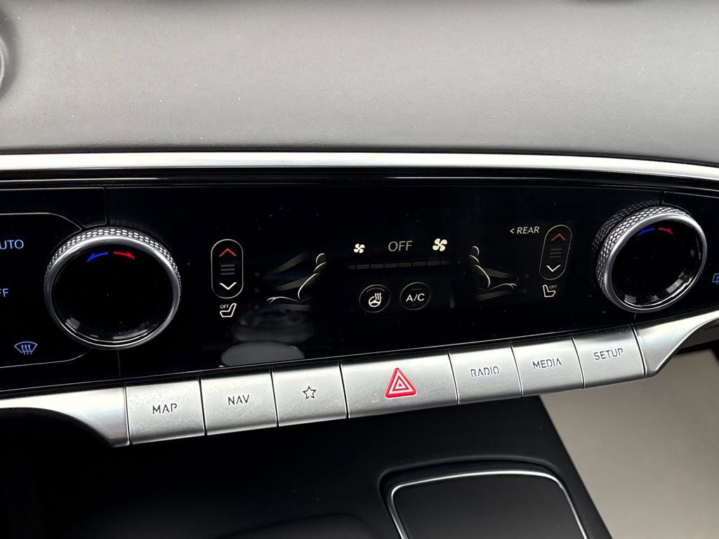 Used 2025 Genesis GV70 2.5T Select w/ Select Package image 20