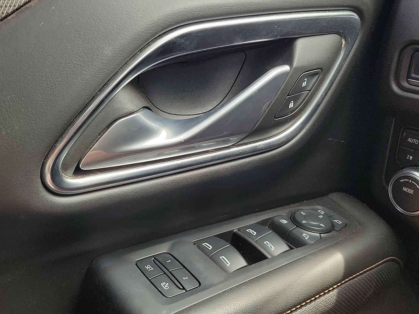 Used 2024 GMC Yukon AT4 w/ Technology Package AWD/4WD image 30