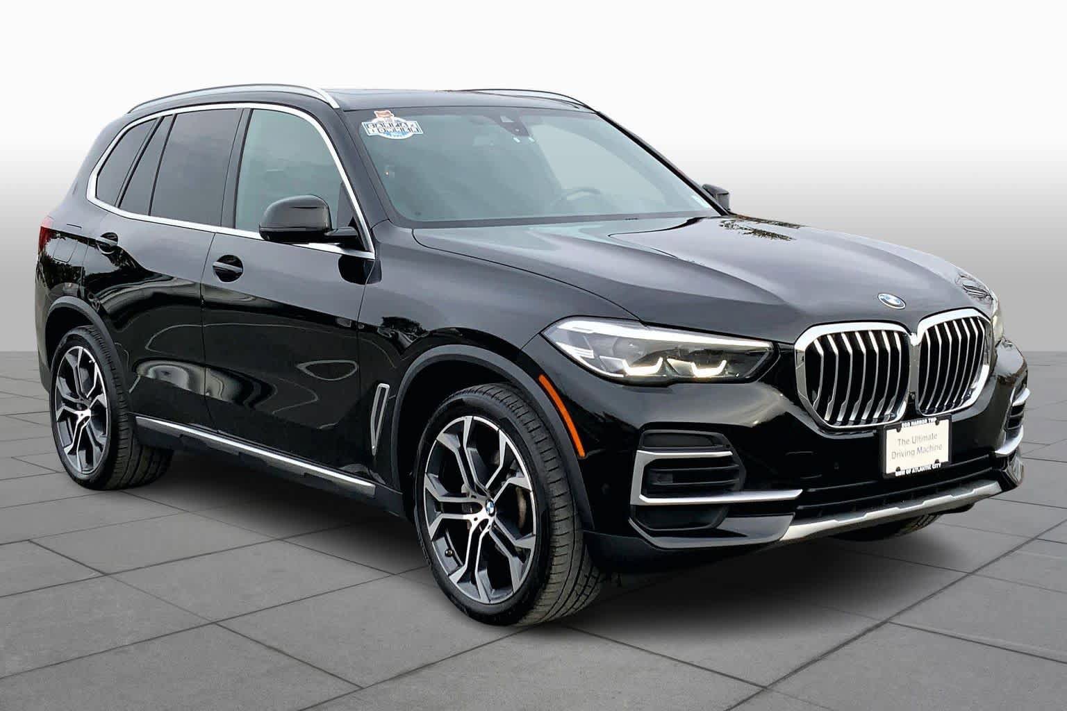 Used 2022 BMW X5 xDrive40i w/ Parking Assistance Package AWD/4WD image 2