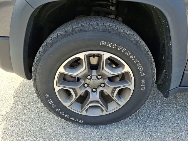 Used 2020 Jeep Cherokee Trailhawk w/ Cold Weather Group image 28