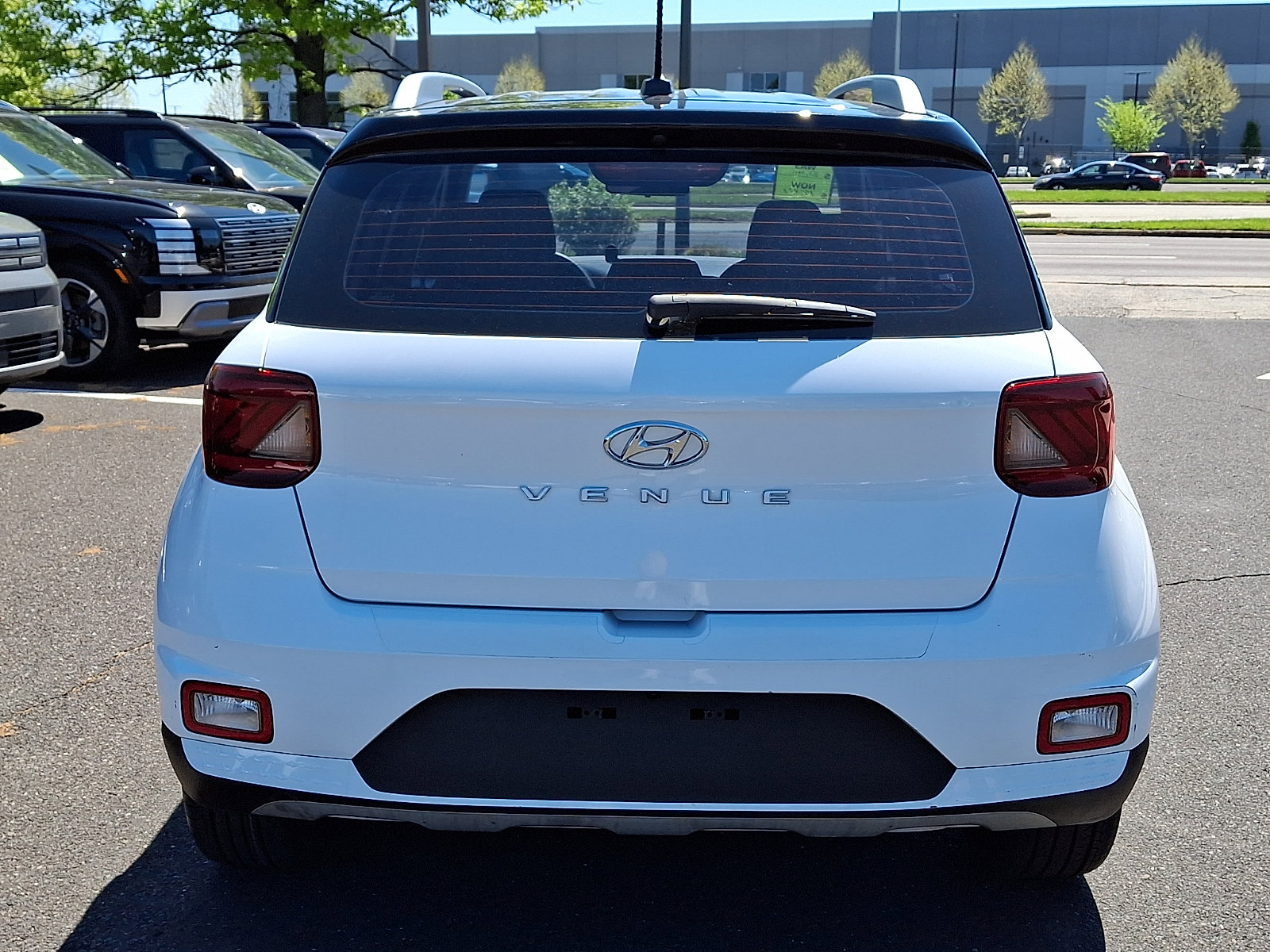Certified 2023 Hyundai Venue Limited w/ Cargo Package FWD image 5