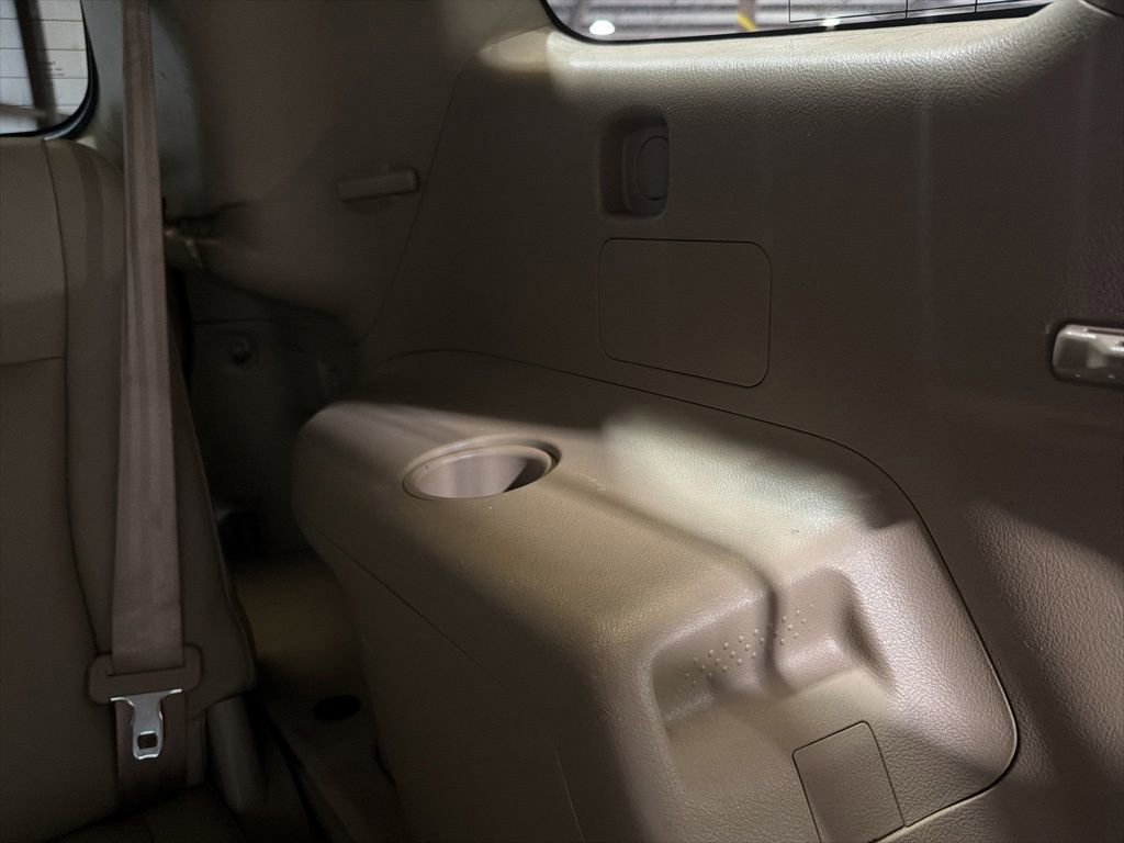 Used 2013 Toyota Highlander Limited image 35