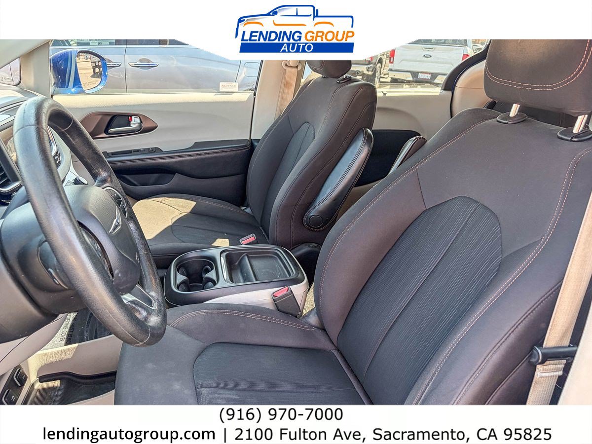 Used 2019 Chrysler Pacifica Touring Plus FWD image 16