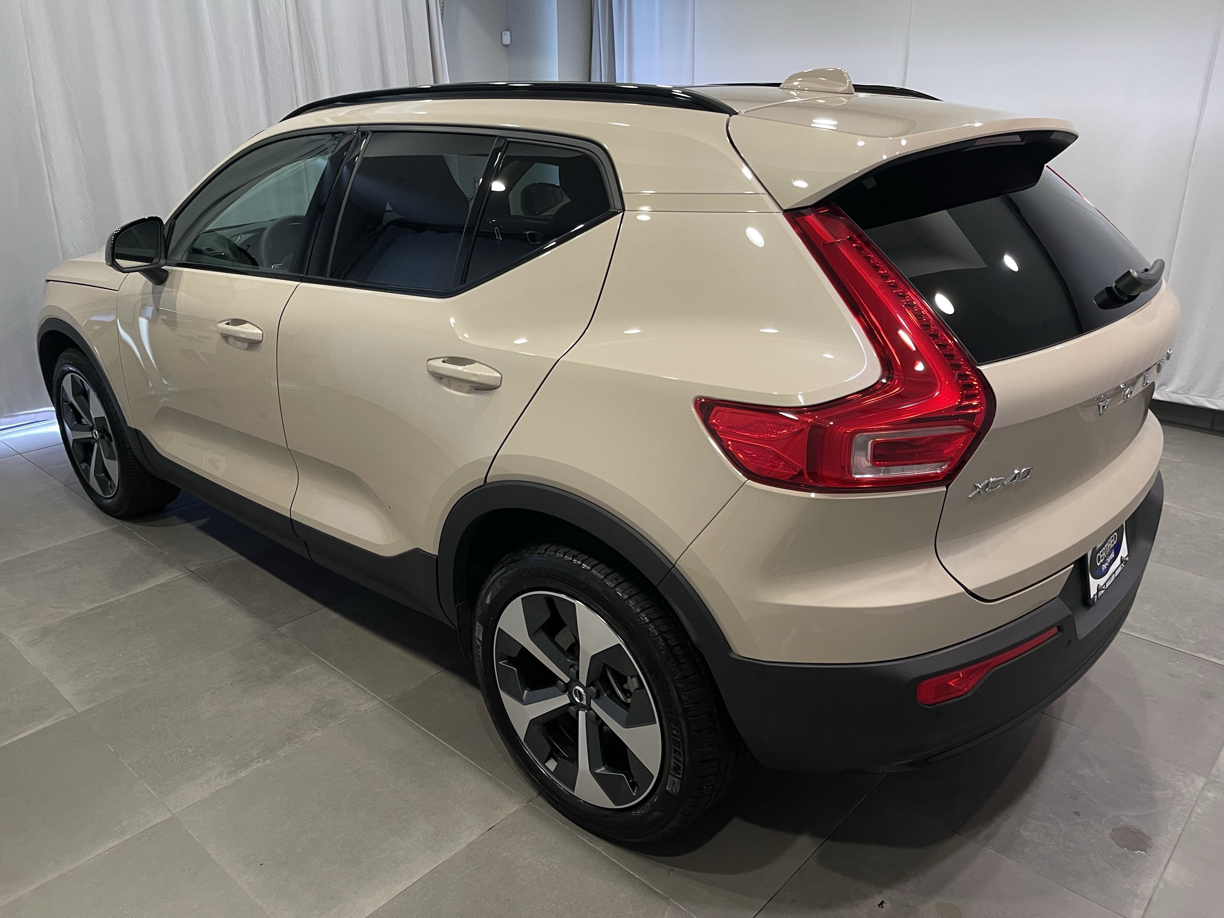 Used 2025 Volvo XC40 B5 Plus w/ Climate Package AWD/4WD image 4