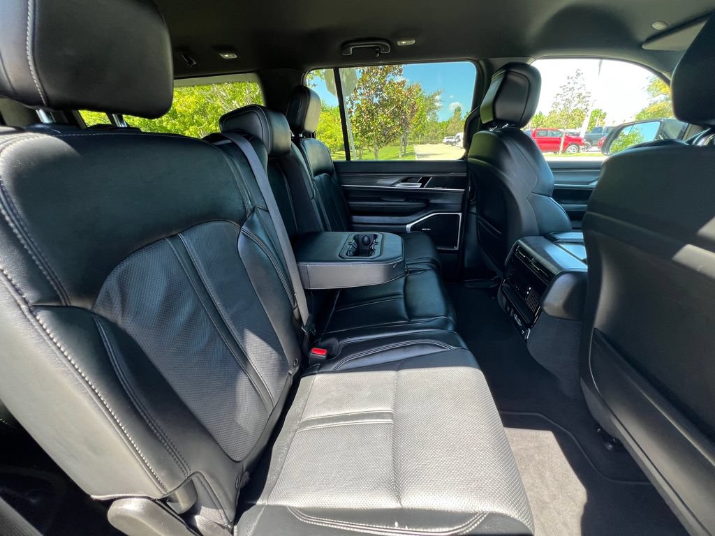 Certified 2024 Jeep Wagoneer L Series III w/ Flexible Seating Group AWD/4WD image 25