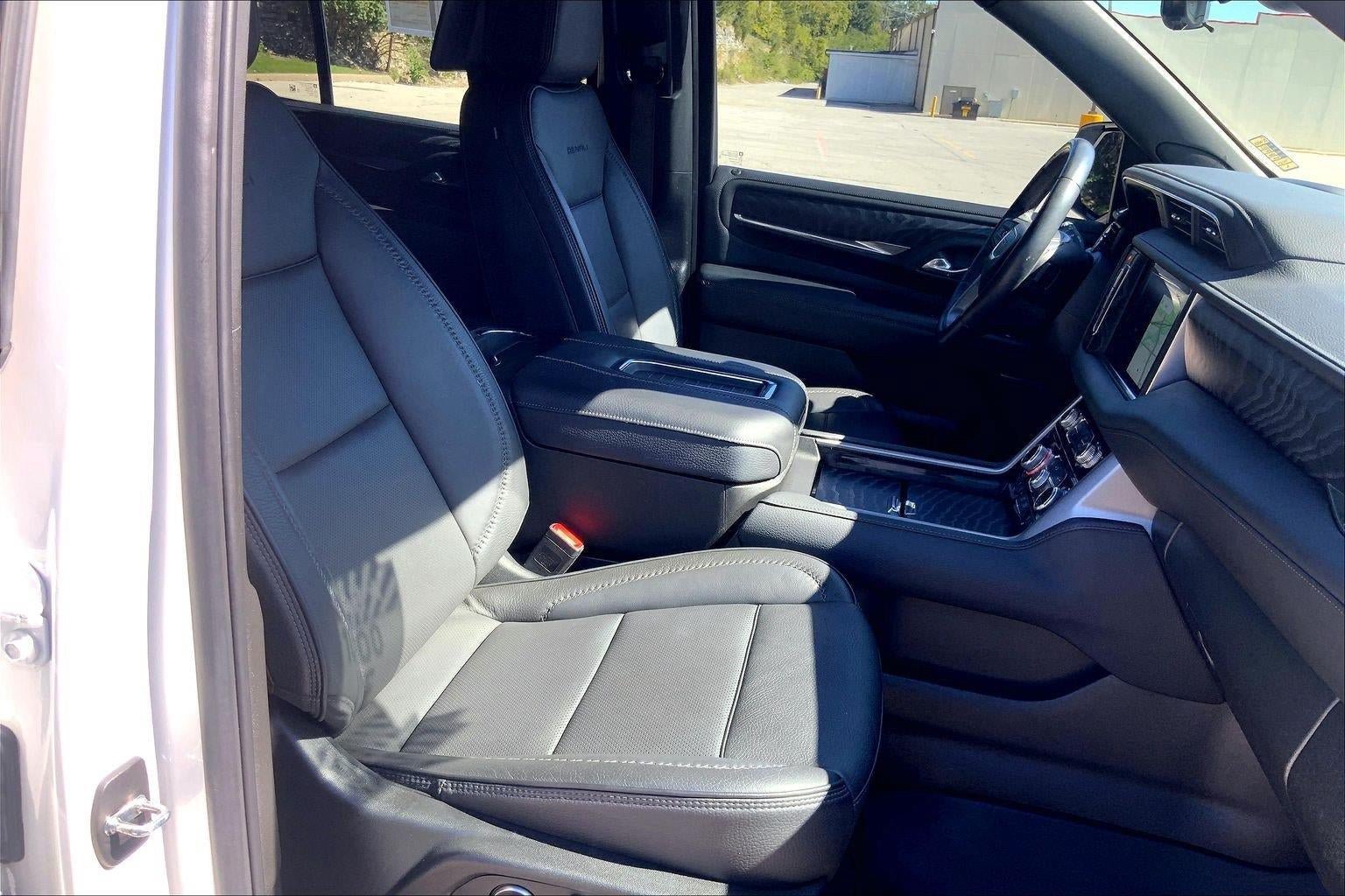 Used 2023 GMC Yukon Denali w/ Denali Reserve Package AWD/4WD image 7