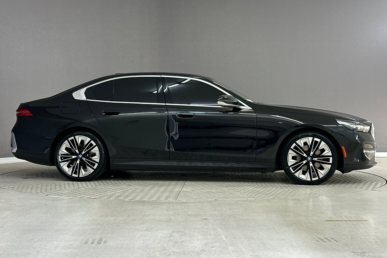 Certified 2024 BMW i5 eDrive40i w/ Convenience Package RWD image 7