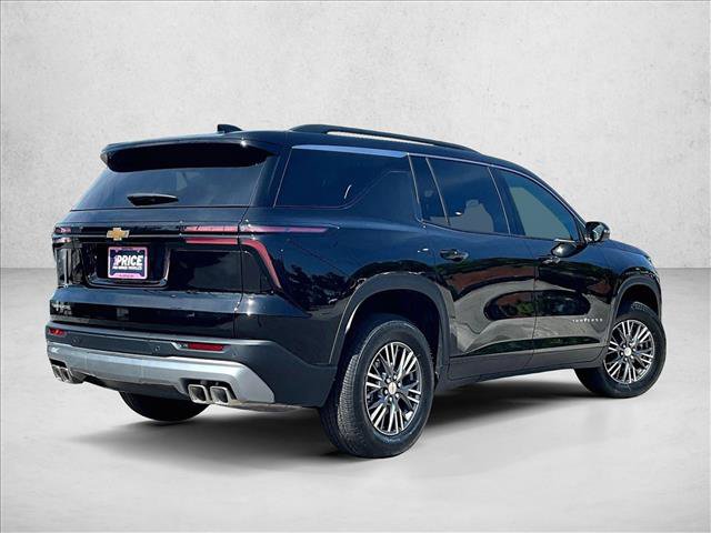 Used 2026 Chevrolet Traverse LT FWD image 2