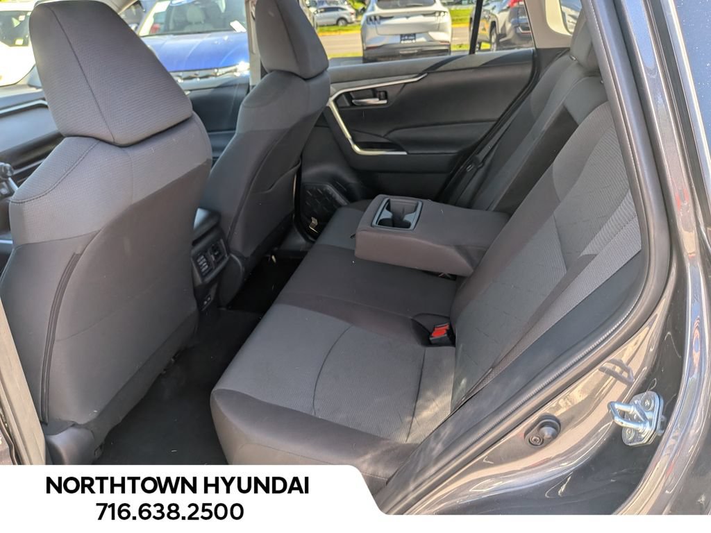 Used 2025 Toyota RAV4 XLE AWD/4WD image 13