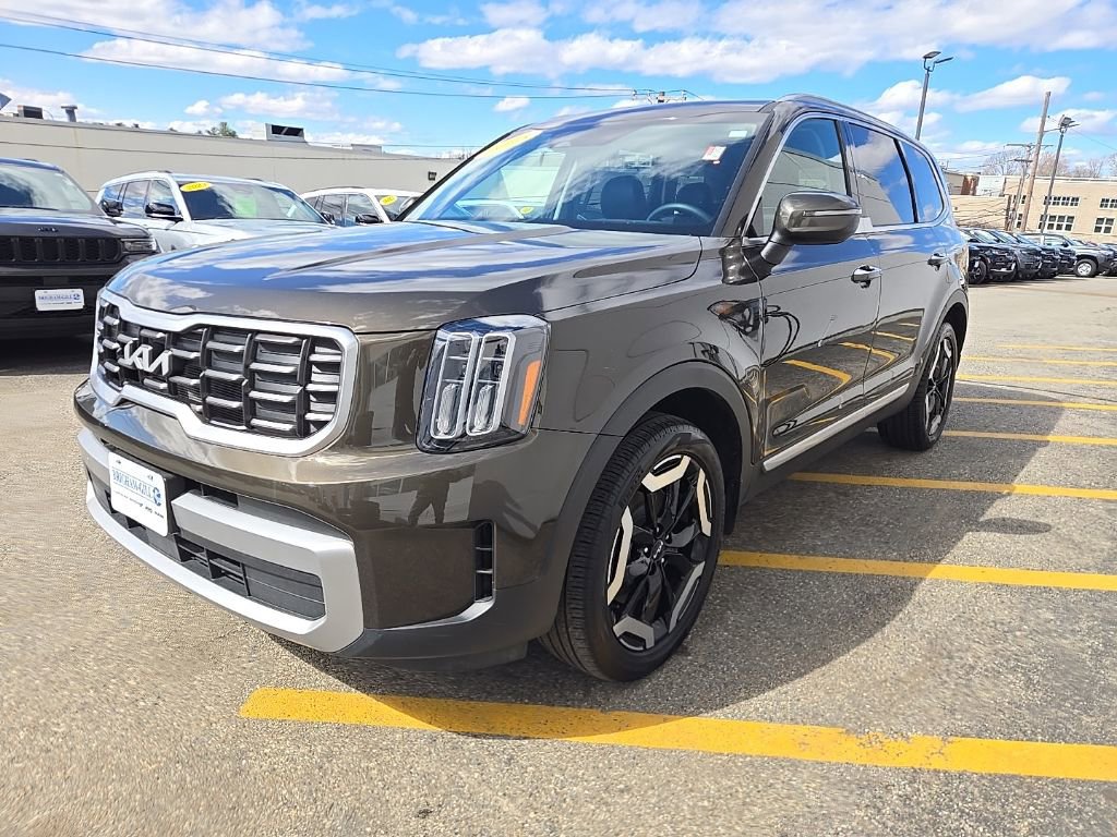 Used 2023 Kia Telluride S w/ S Sunroof Package image 2