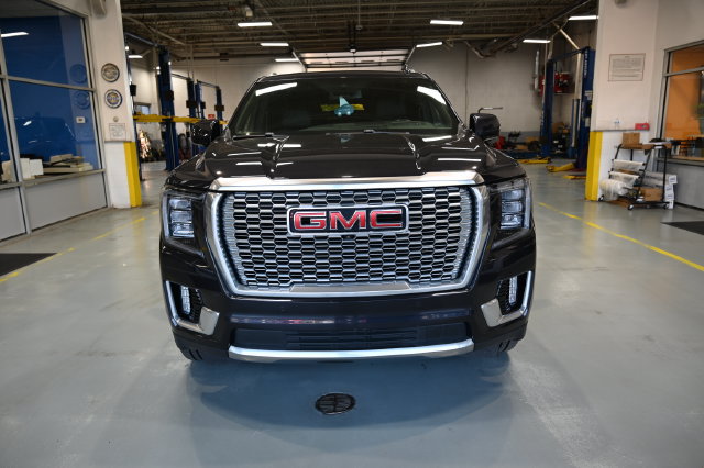 Used 2023 GMC Yukon Denali w/ LPO, Floor Liner Package AWD/4WD image 2