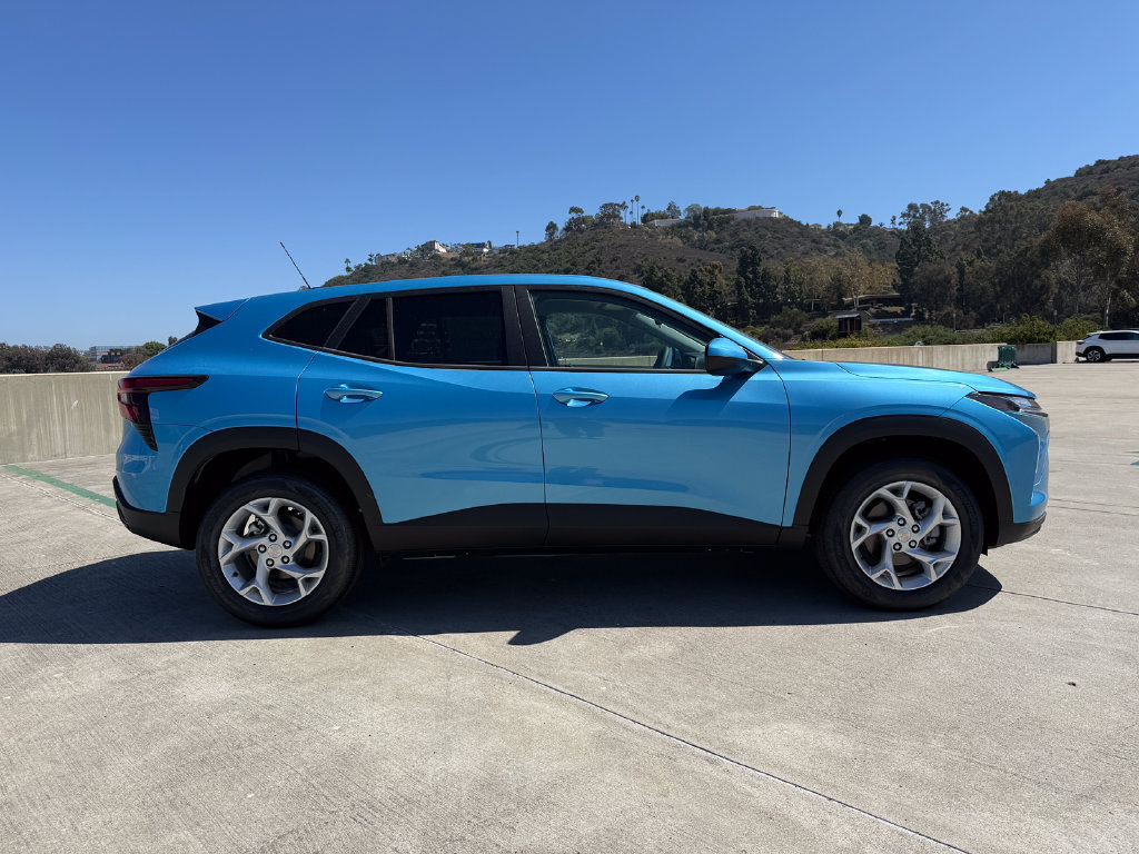 New 2026 Chevrolet Trax LS w/ LS Convenience Package FWD image 5