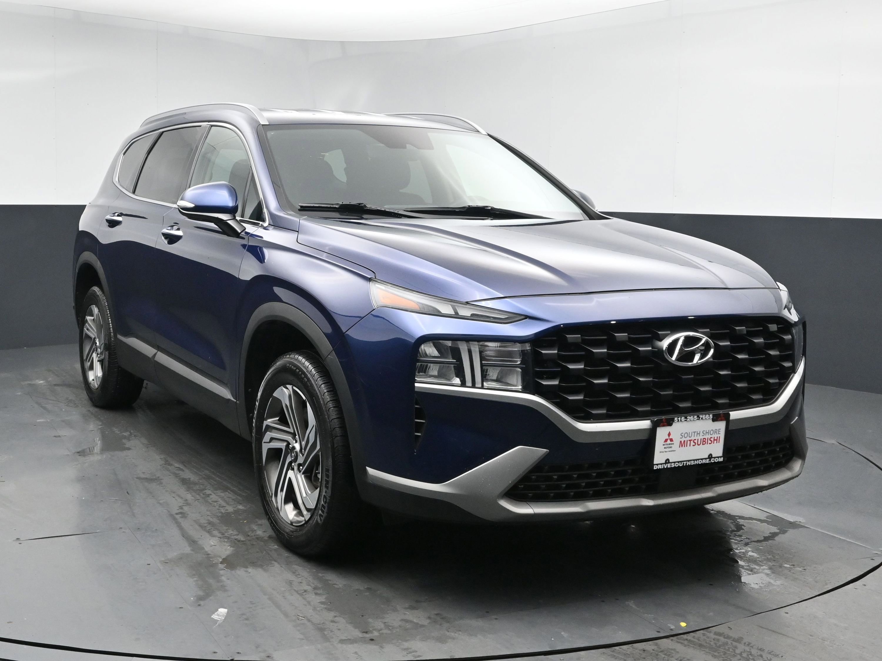 Used 2023 Hyundai Santa Fe SEL image 2