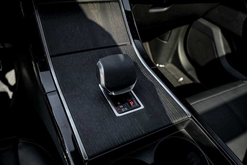 New 2026 Land Rover Range Rover Velar Dynamic SE image 15