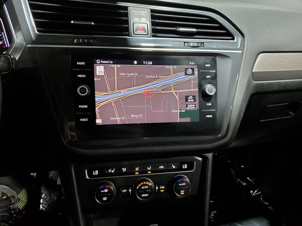 Used 2020 Volkswagen Tiguan SEL FWD image 25