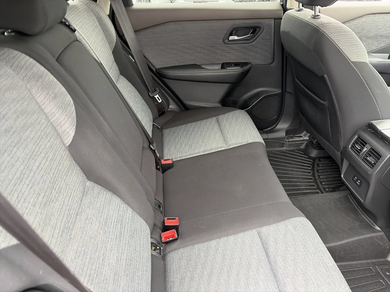 Used 2021 Nissan Rogue SV FWD image 12