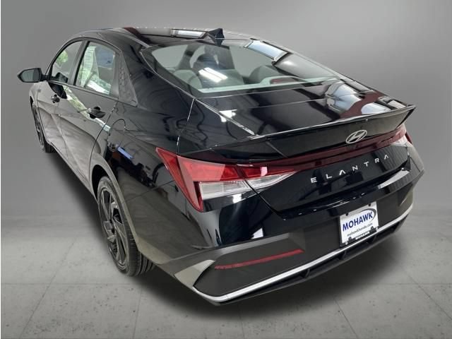 Used 2026 Hyundai Elantra Sport FWD image 3