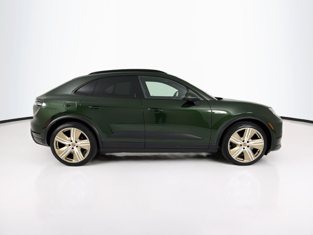 Certified 2025 Porsche Macan Electric RWD image 8