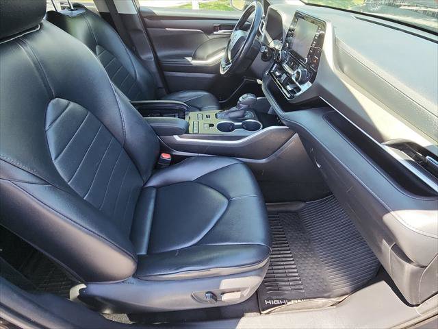 Certified 2020 Toyota Highlander XLE AWD/4WD image 19