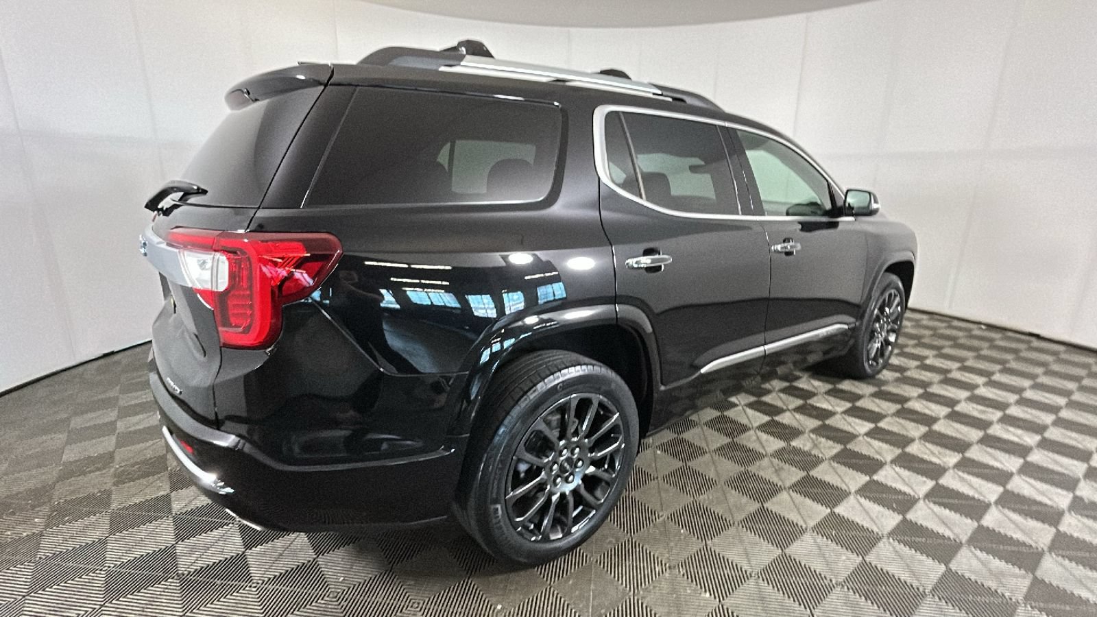 Used 2023 GMC Acadia Denali w/ Black Diamond Edition AWD/4WD video 3