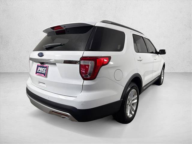 Used 2017 Ford Explorer XLT FWD image 3