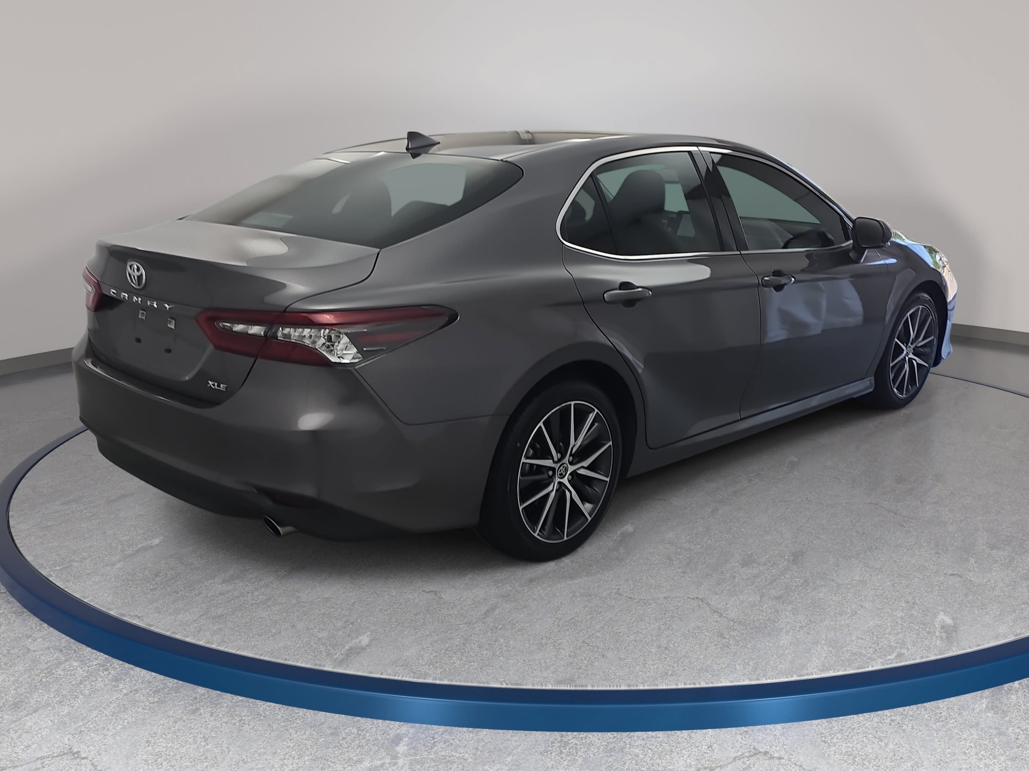 Used 2023 Toyota Camry XLE w/ Navigation Package FWD image 5