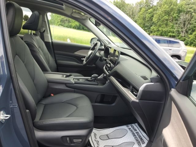 Used 2025 Toyota Grand Highlander AWD Hybrid image 24