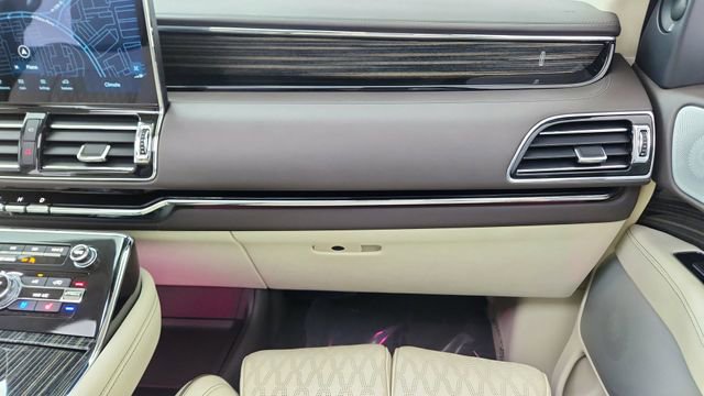 Used 2024 Lincoln Navigator L Black Label AWD/4WD image 40