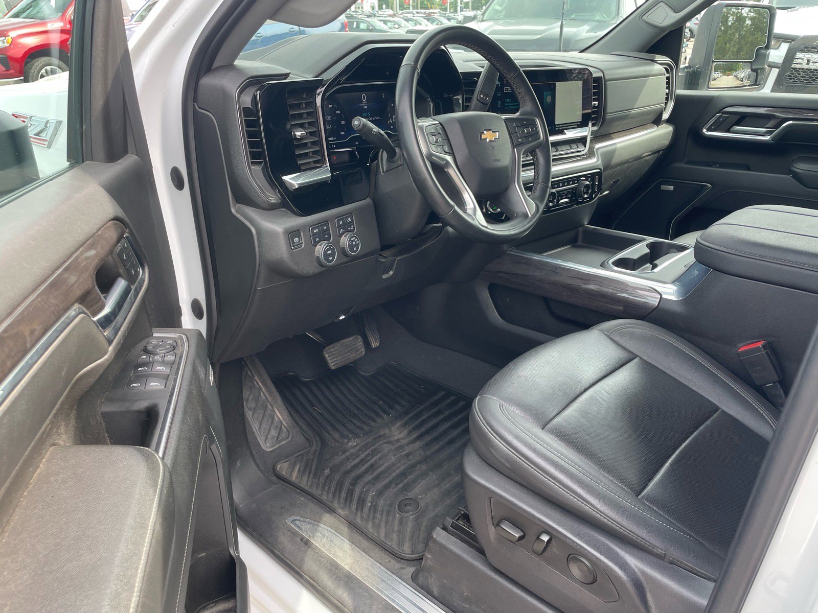 Used 2024 Chevrolet Silverado 2500 LTZ w/ LTZ Convenience Package AWD/4WD image 15