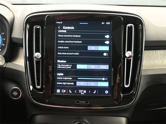 Used 2024 Volvo XC40 B5 Plus image 17