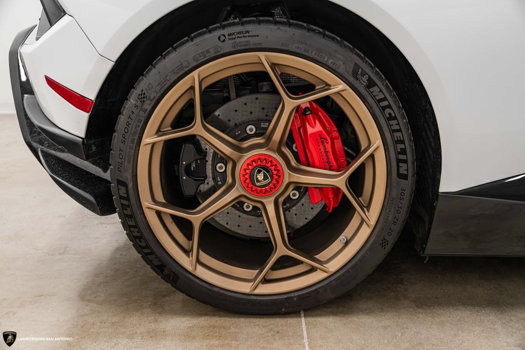 Used 2019 Lamborghini Huracan Performante AWD/4WD image 8