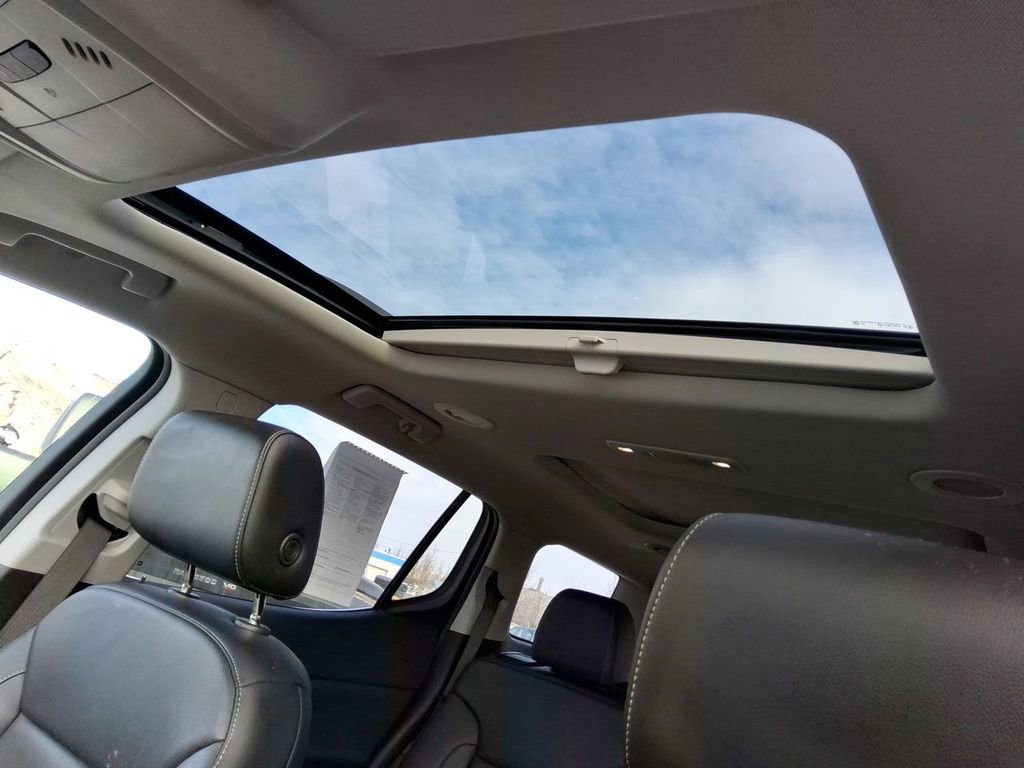 Used 2021 GMC Acadia SLT w/ LPO, Bright Accent Package image 17