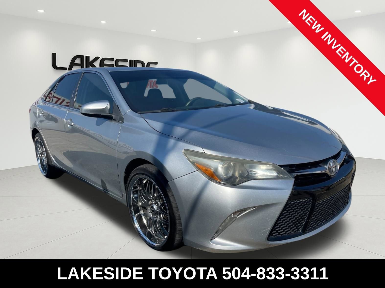 Used 2015 Toyota Camry XSE image 6