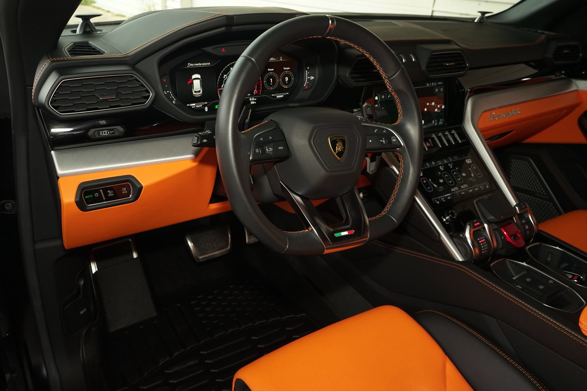 Used 2022 Lamborghini Urus AWD/4WD image 7