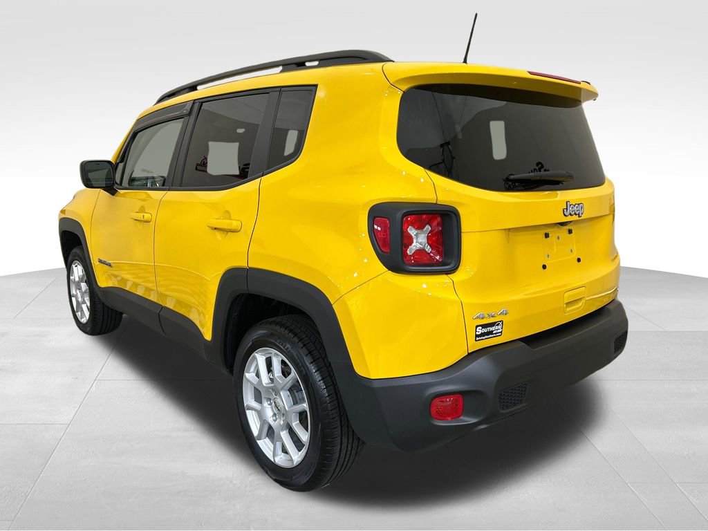 Used 2023 Jeep Renegade Latitude w/ Premium Group AWD/4WD image 3
