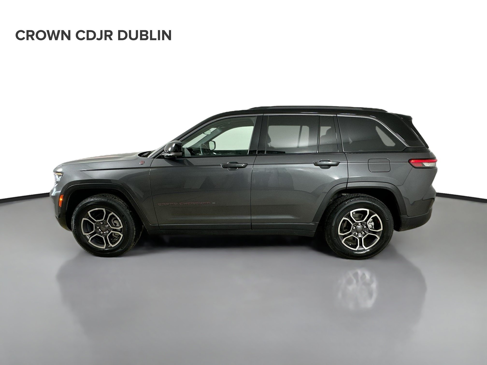 Used 2022 Jeep Grand Cherokee Trailhawk w/ ADV Protech Group II AWD/4WD image 8
