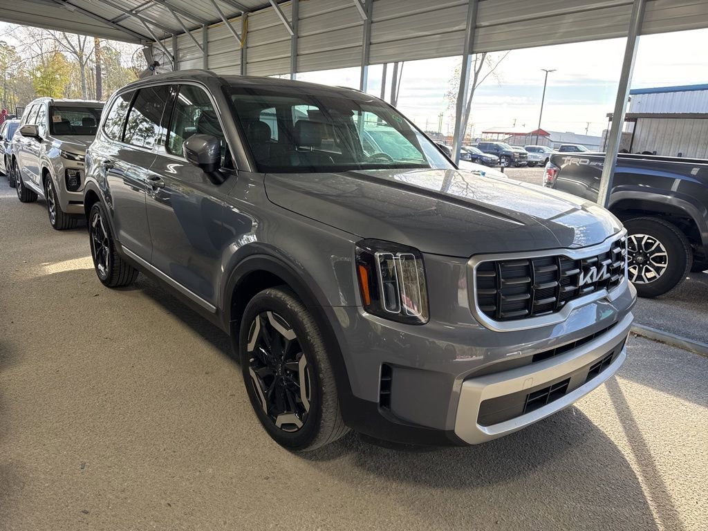 Used 2025 Kia Telluride S image 2