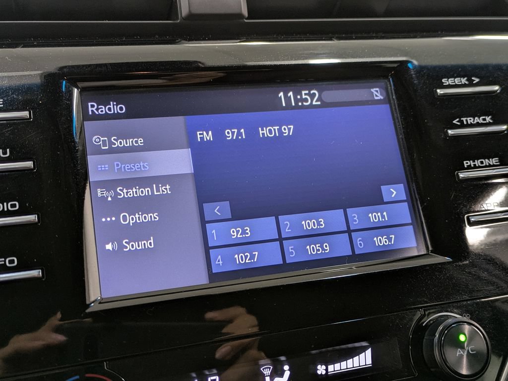 Used 2018 Toyota Camry SE FWD image 12