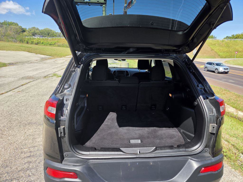 Used 2015 Jeep Cherokee Latitude w/ Comfort/Convenience Group image 9