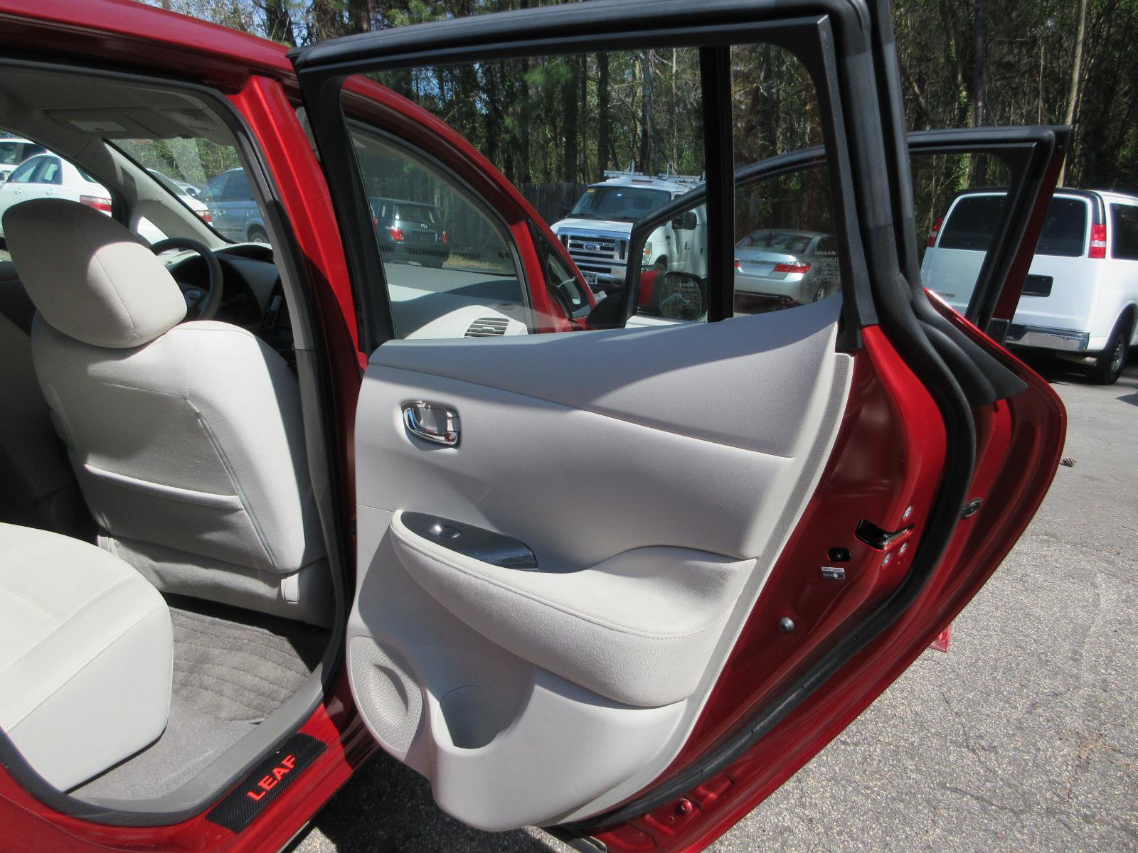 Used 2012 Nissan Leaf SL image 17