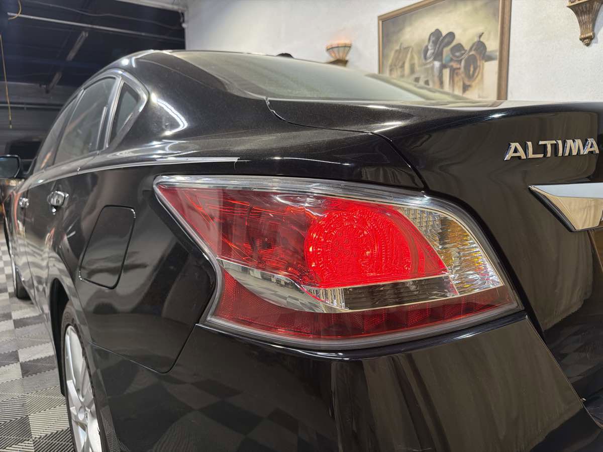 Used 2015 Nissan Altima 3.5 SL FWD image 8