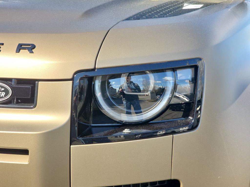 New 2026 Land Rover Defender 110 X-Dynamic SE image 32