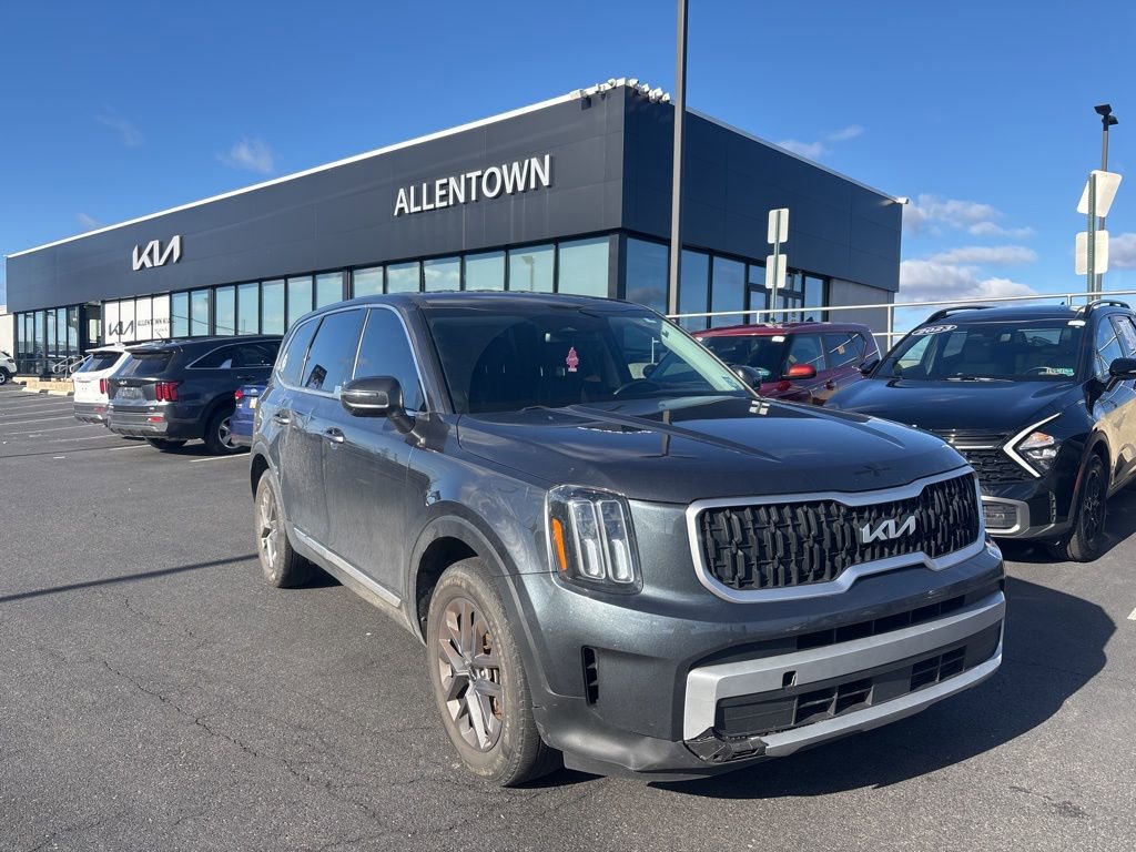 Used 2023 Kia Telluride LX image 1