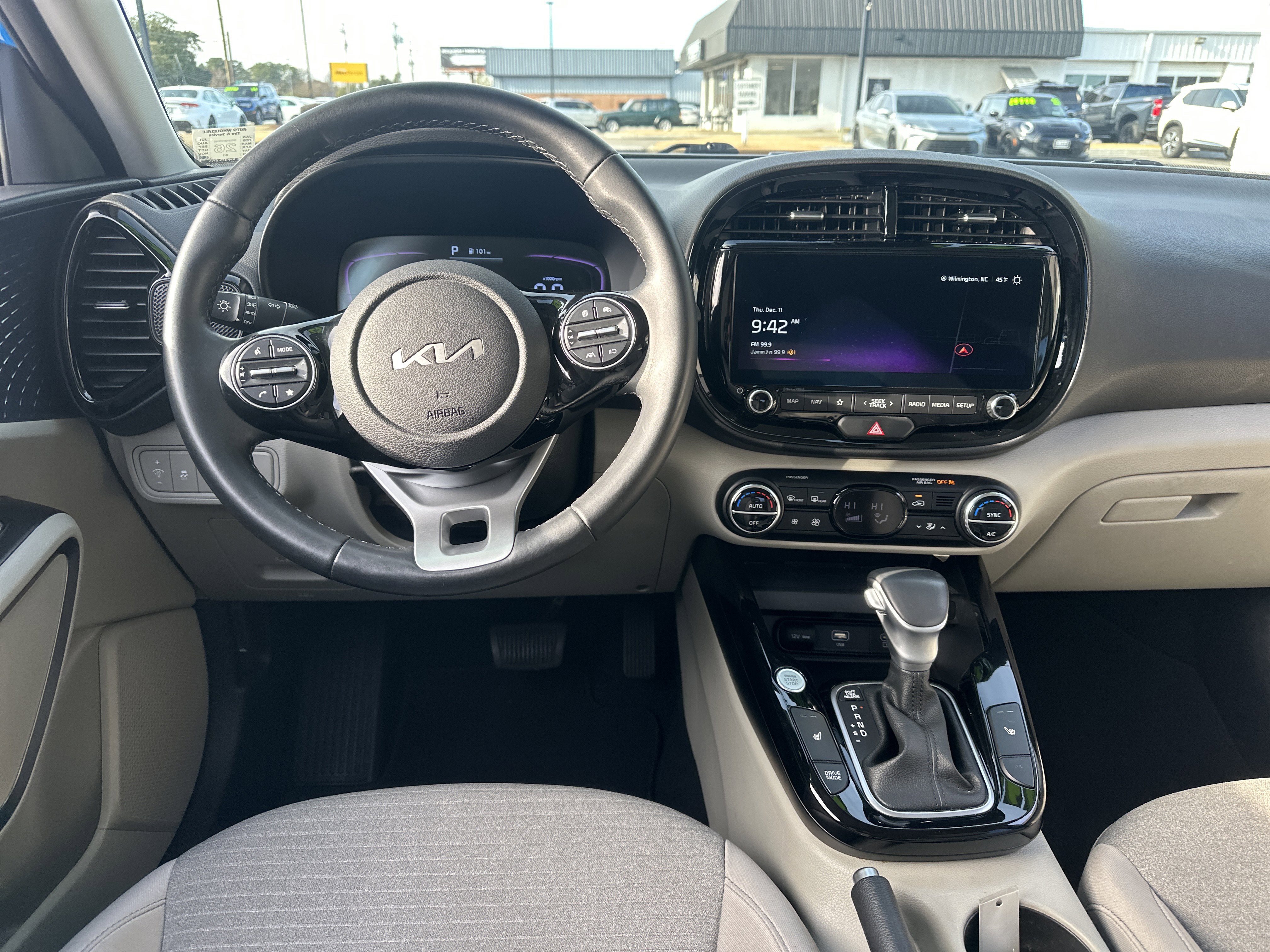 Used 2025 Kia Soul EX image 15